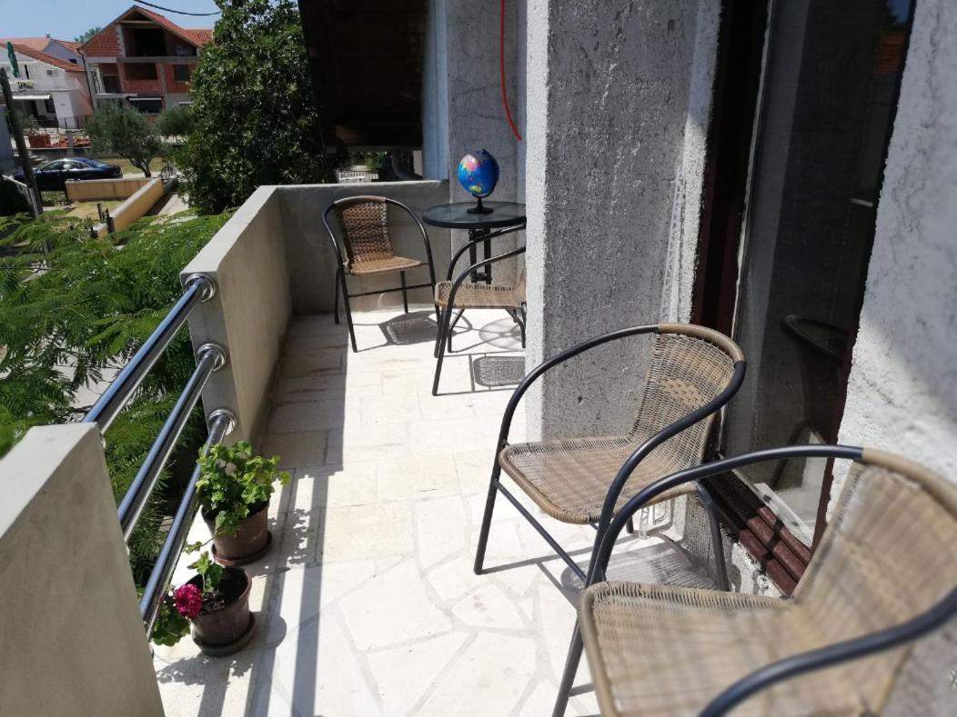 Apartment Zola Gornji Karin Ngoại thất bức ảnh