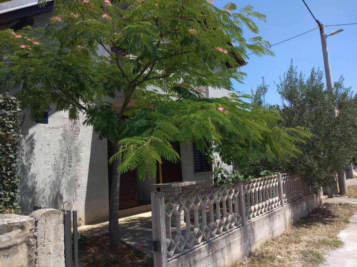 Apartment Zola Gornji Karin Ngoại thất bức ảnh
